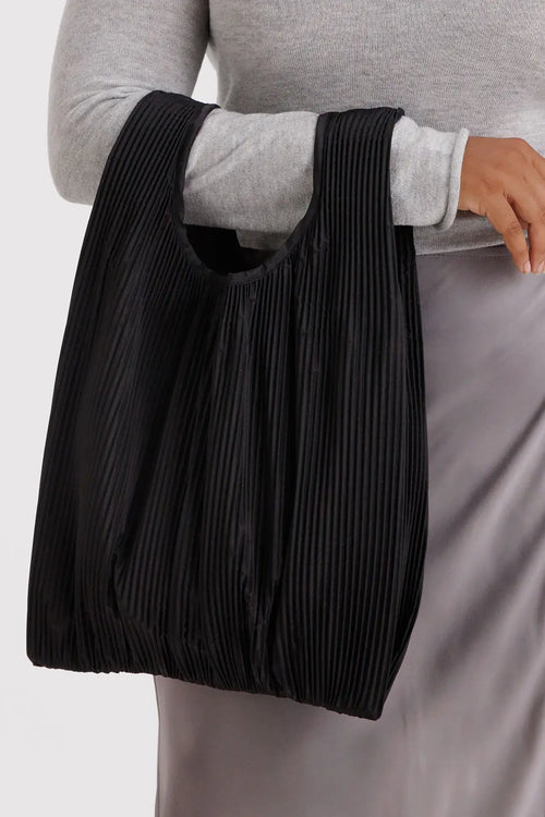 Pleated Baggu Black